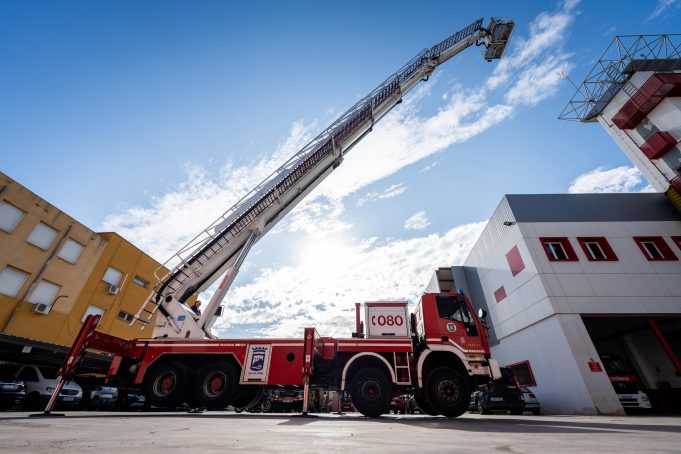 Vuelve a estar operativo el autobrazo escala extensible de 42 metros de altura tras una reparación integral