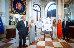 El Ayuntamiento presenta el cartel de la Feria de Málaga 2025: ‘Aires de Málaga’ de Sara González Ruiz
